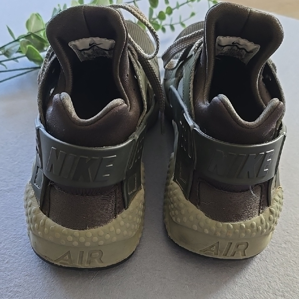 NIKE AIR HUARACHE Womens Olive and Gray Athletic Sneakers - Picture 4 of 6
